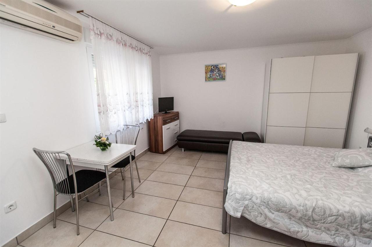 Apartments Carmen Цриквеница Экстерьер фото