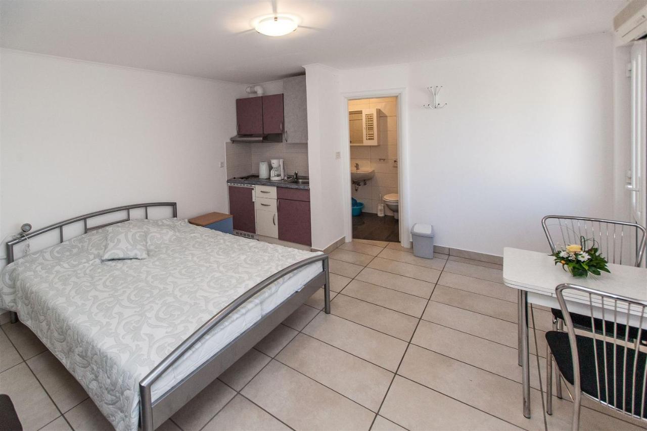 Apartments Carmen Цриквеница Экстерьер фото