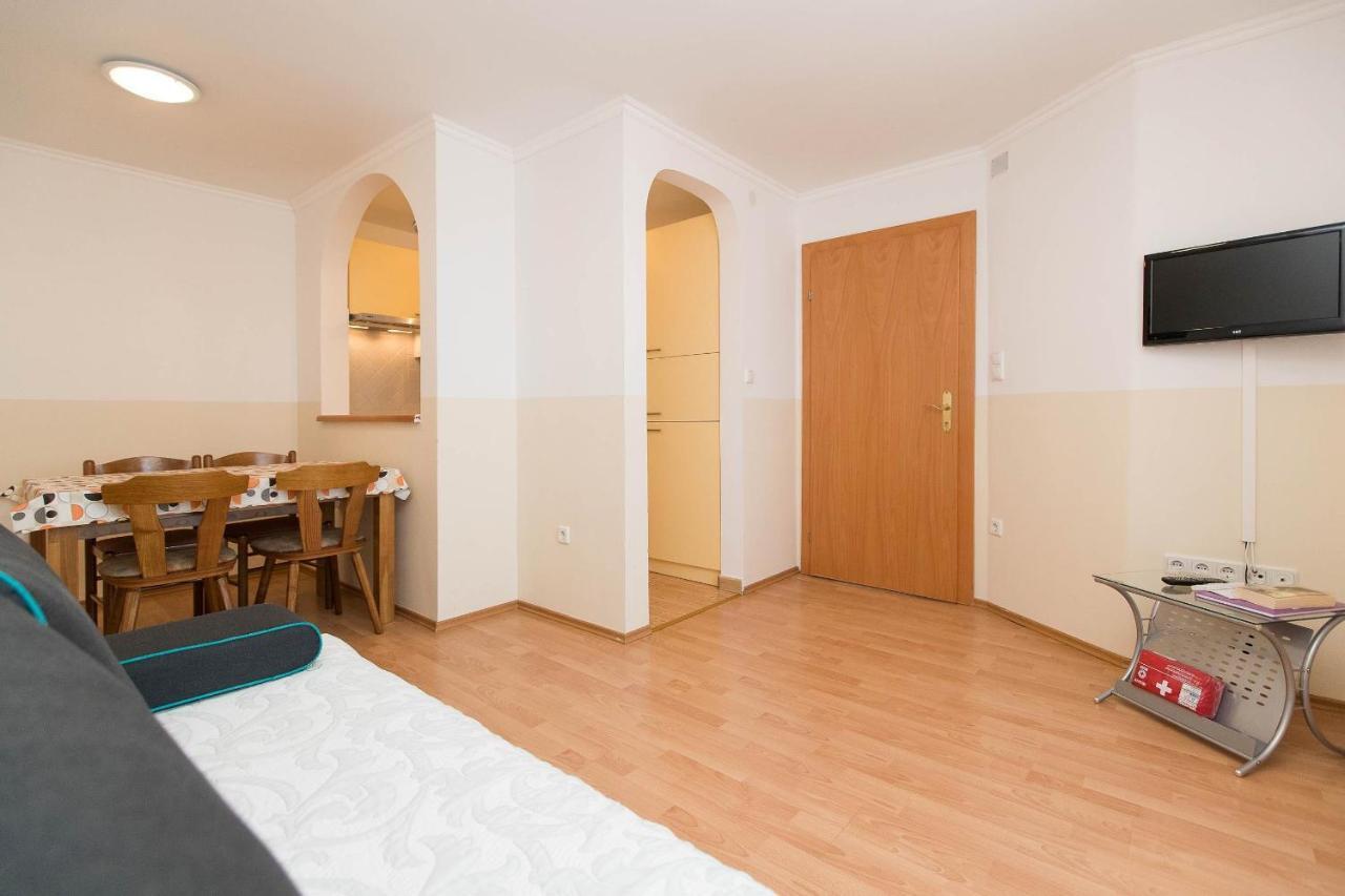 Apartments Carmen Цриквеница Экстерьер фото